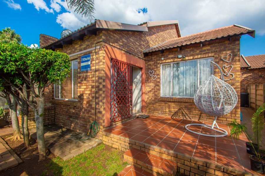 3 Bedroom Property for Sale in Allens Nek Gauteng