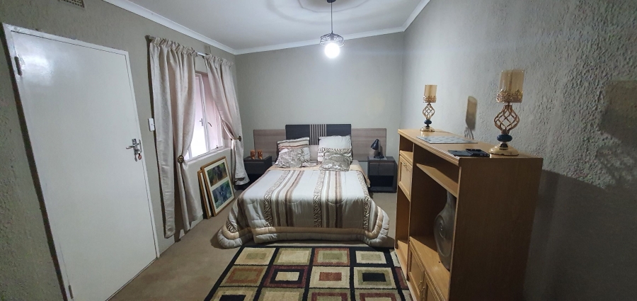 Room for rent in Rosettenville Gauteng. Listed by PropertyCentral