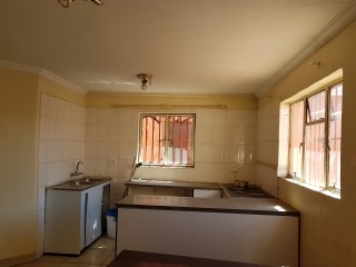 To Let 1 Bedroom Property for Rent in Malvern Gauteng