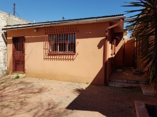 To Let 1 Bedroom Property for Rent in Malvern Gauteng