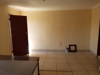 To Let 1 Bedroom Property for Rent in Malvern Gauteng