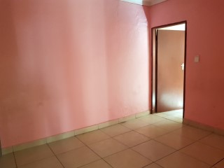 To Let 1 Bedroom Property for Rent in Malvern Gauteng