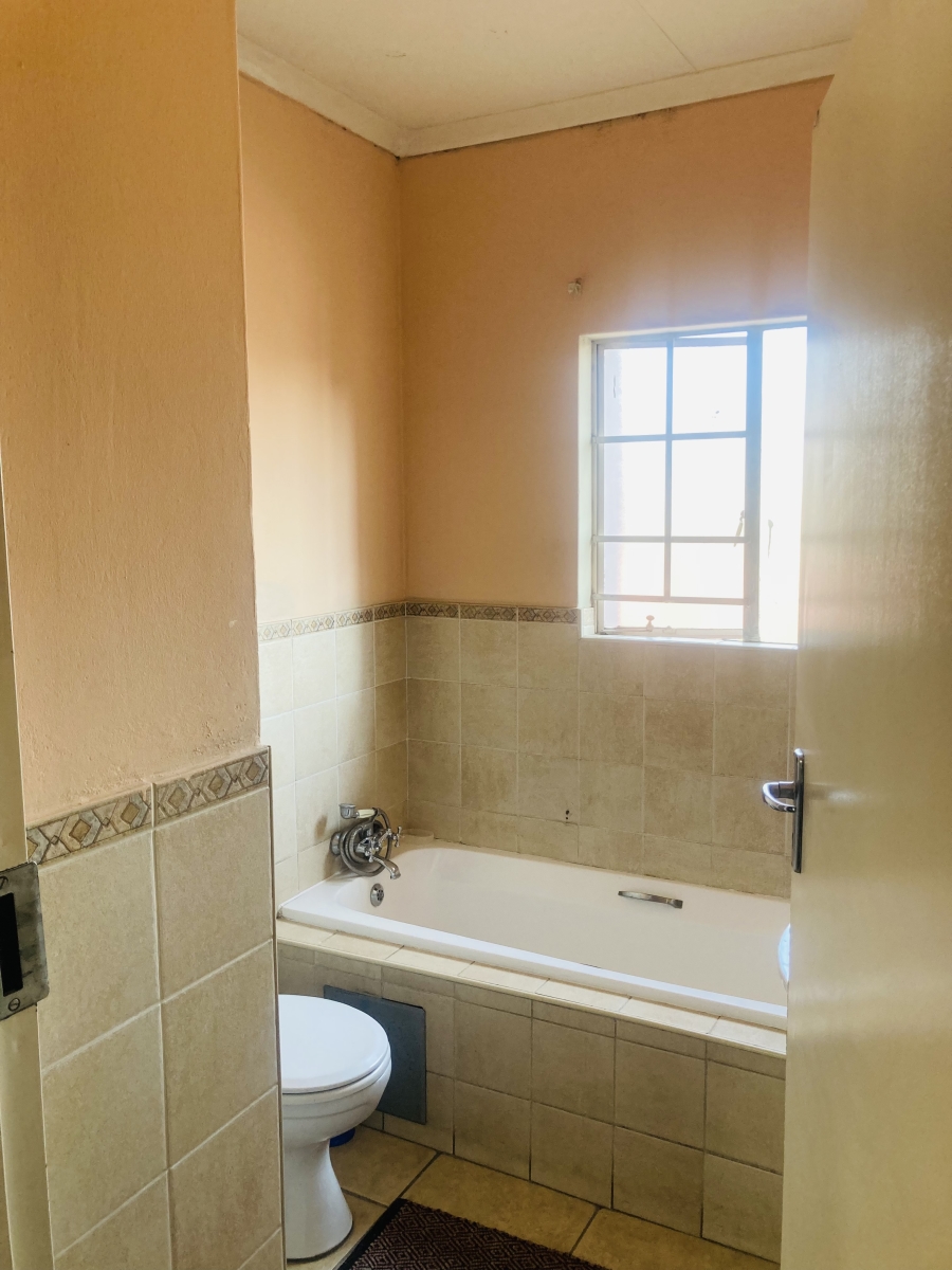 To Let 2 Bedroom Property for Rent in Castleview Gauteng