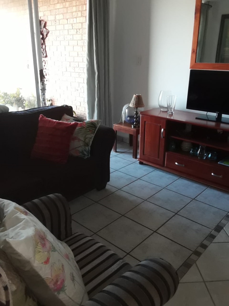 To Let 2 Bedroom Property for Rent in Manaba Beach KwaZulu-Natal