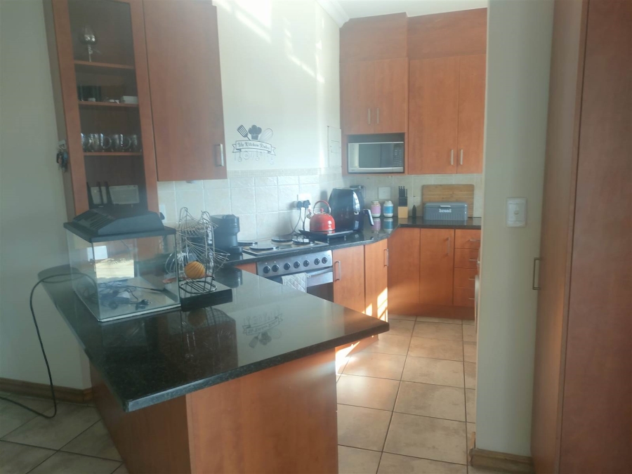 To Let 3 Bedroom Property for Rent in Meerhof North West