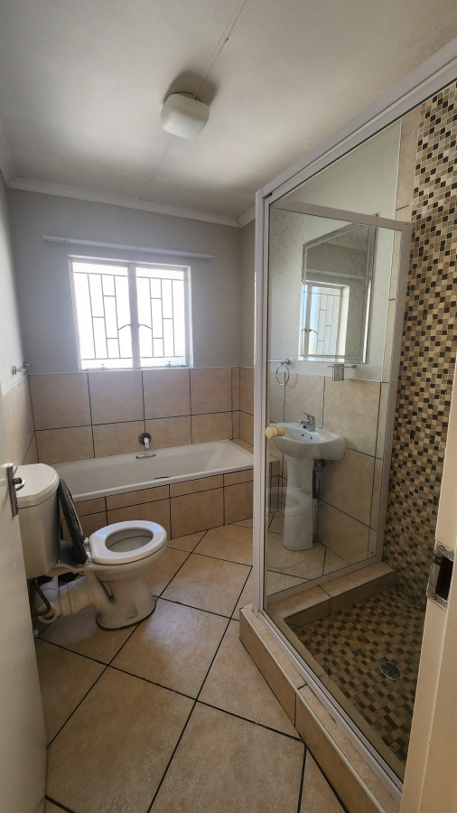 To Let 2 Bedroom Property for Rent in Florida Glen Gauteng