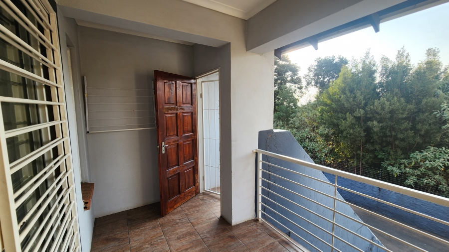 To Let 2 Bedroom Property for Rent in Florida Glen Gauteng