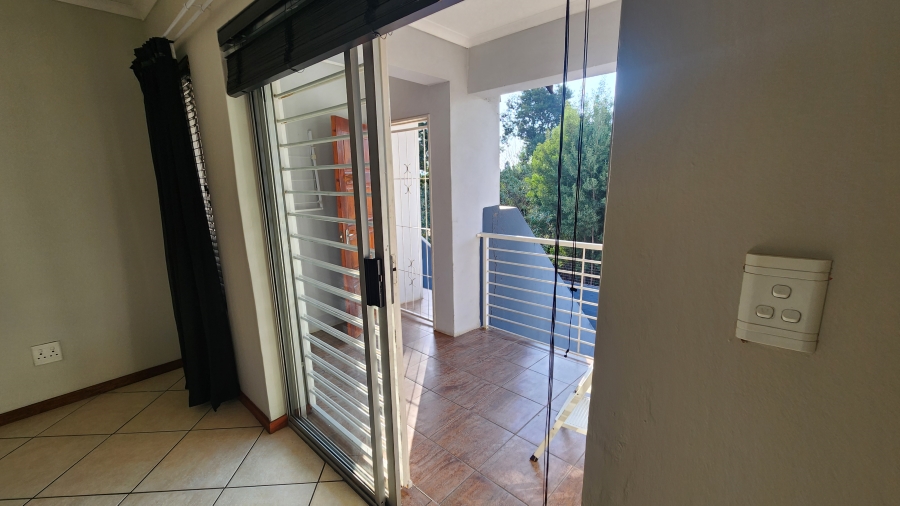 To Let 2 Bedroom Property for Rent in Florida Glen Gauteng