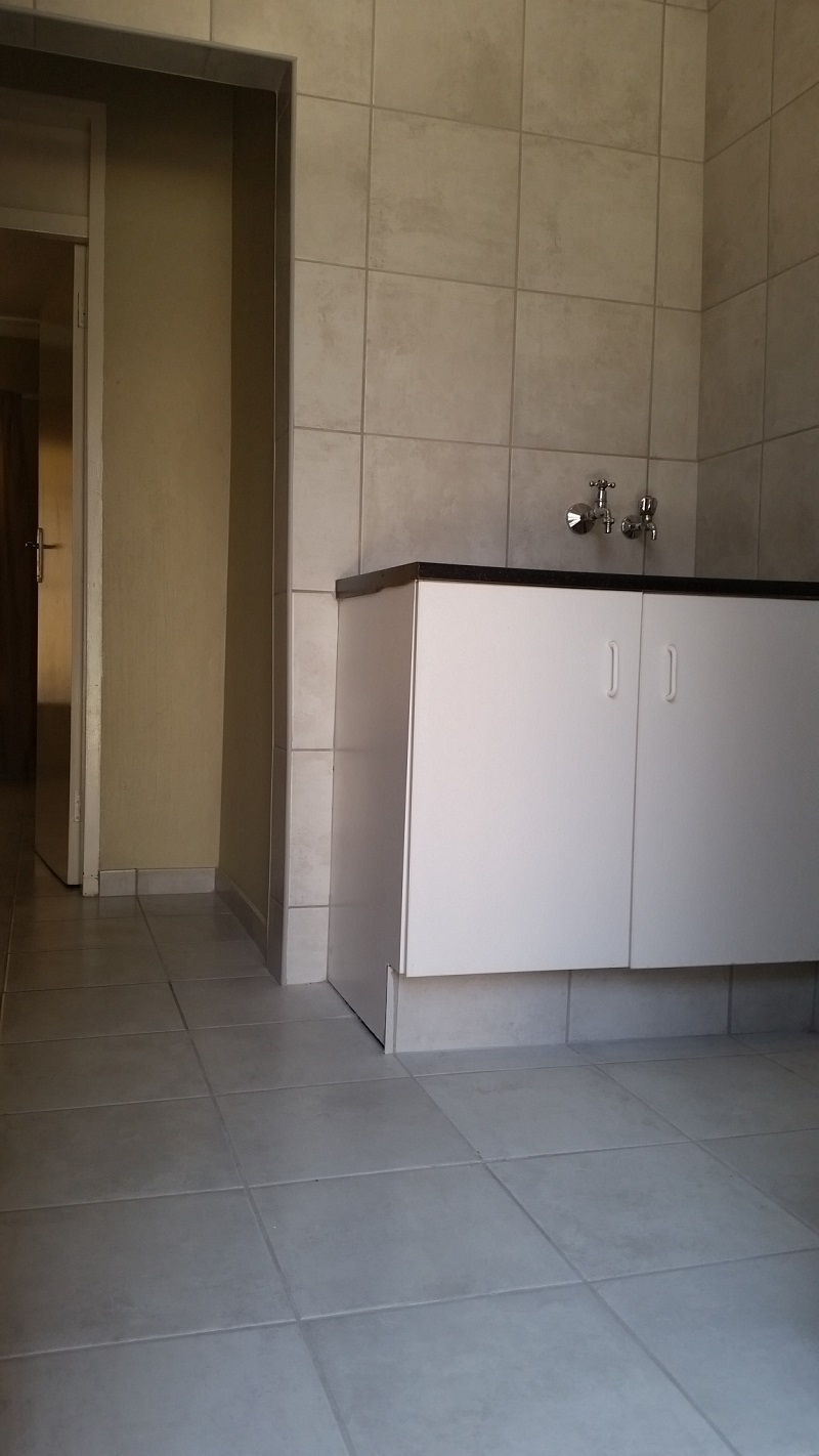 To Let 1 Bedroom Property for Rent in Bromhof Gauteng