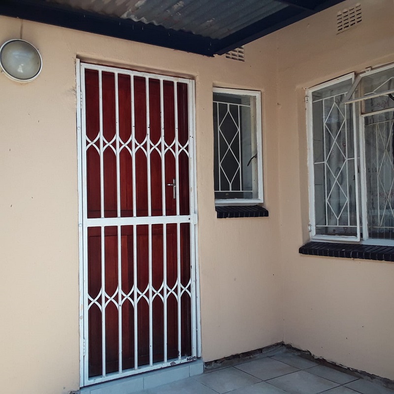 To Let 1 Bedroom Property for Rent in Bromhof Gauteng