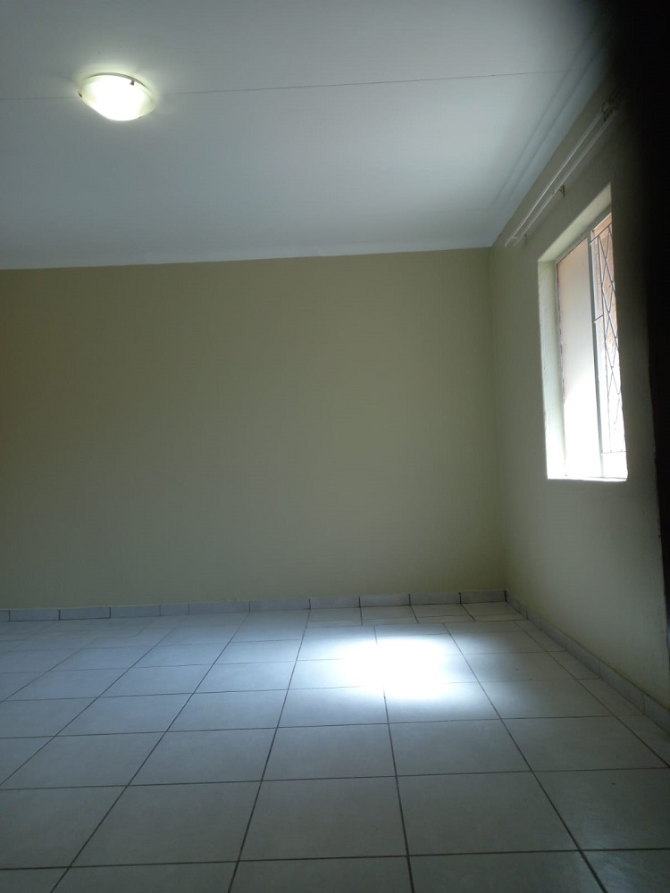 To Let 2 Bedroom Property for Rent in Bromhof Gauteng