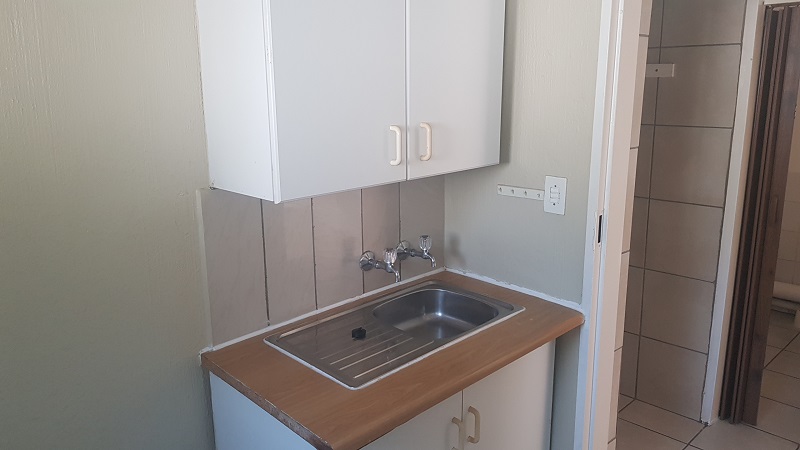 To Let 2 Bedroom Property for Rent in Bromhof Gauteng