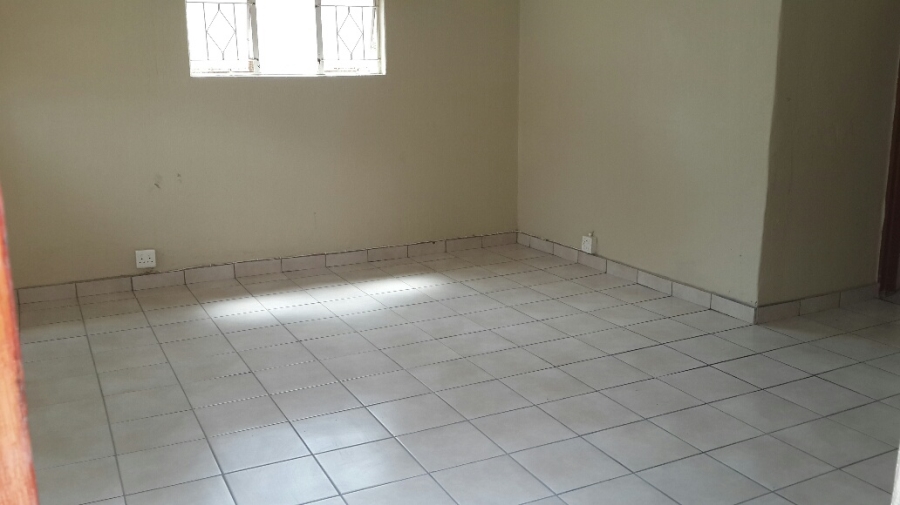 To Let 2 Bedroom Property for Rent in Bromhof Gauteng