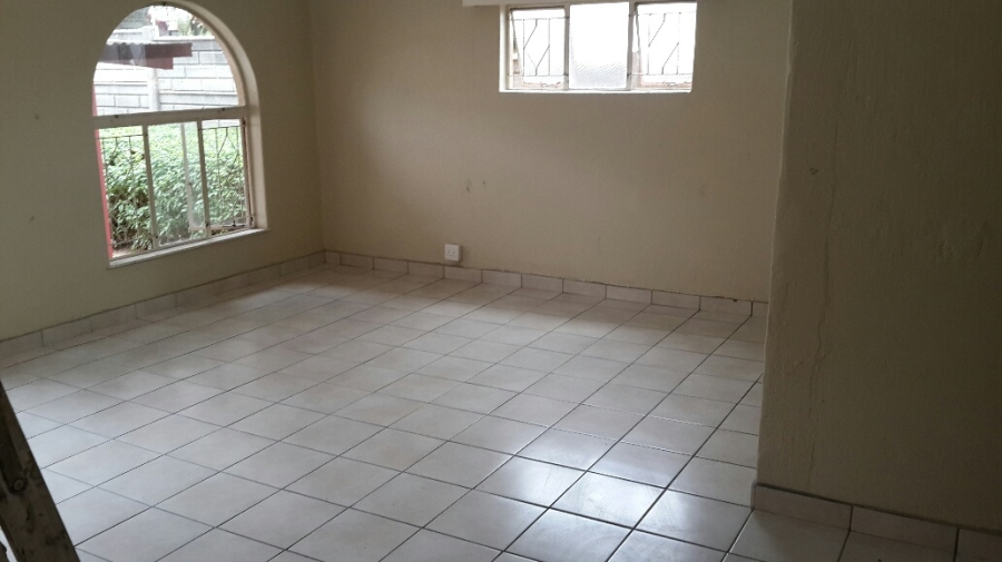 To Let 2 Bedroom Property for Rent in Bromhof Gauteng