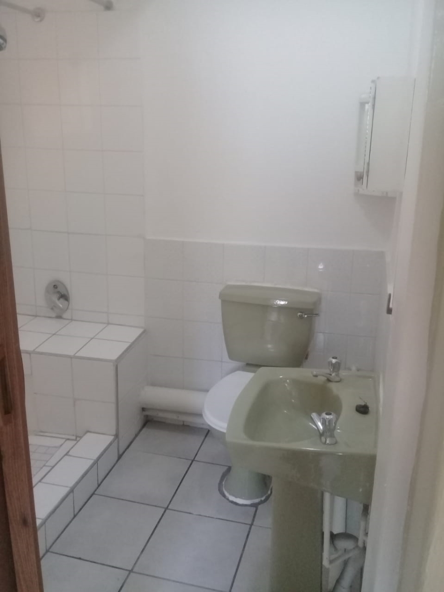 To Let 2 Bedroom Property for Rent in Bromhof Gauteng