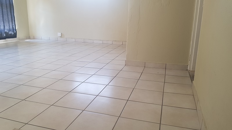 To Let 2 Bedroom Property for Rent in Bromhof Gauteng