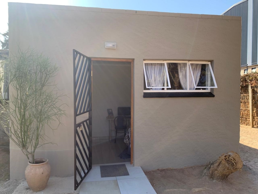 Room for rent in Ferndale Gauteng. Listed by PropertyCentral