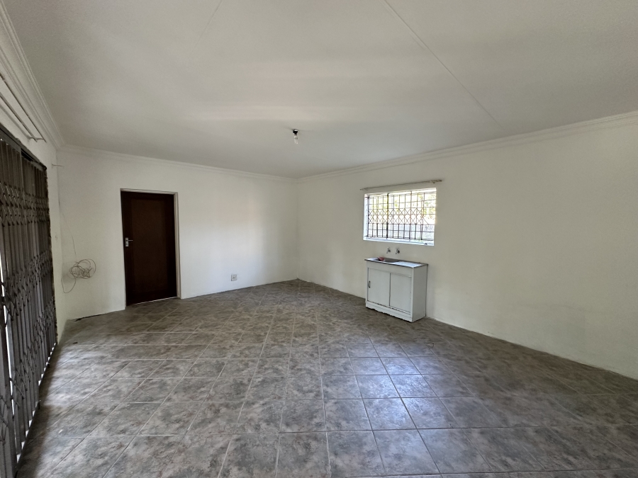 Room for rent in Delville Gauteng. Listed by PropertyCentral