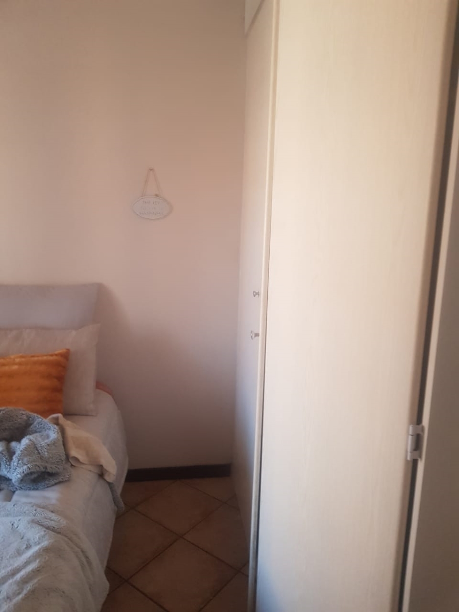 Room for rent in Die Hoewes Gauteng. Listed by PropertyCentral