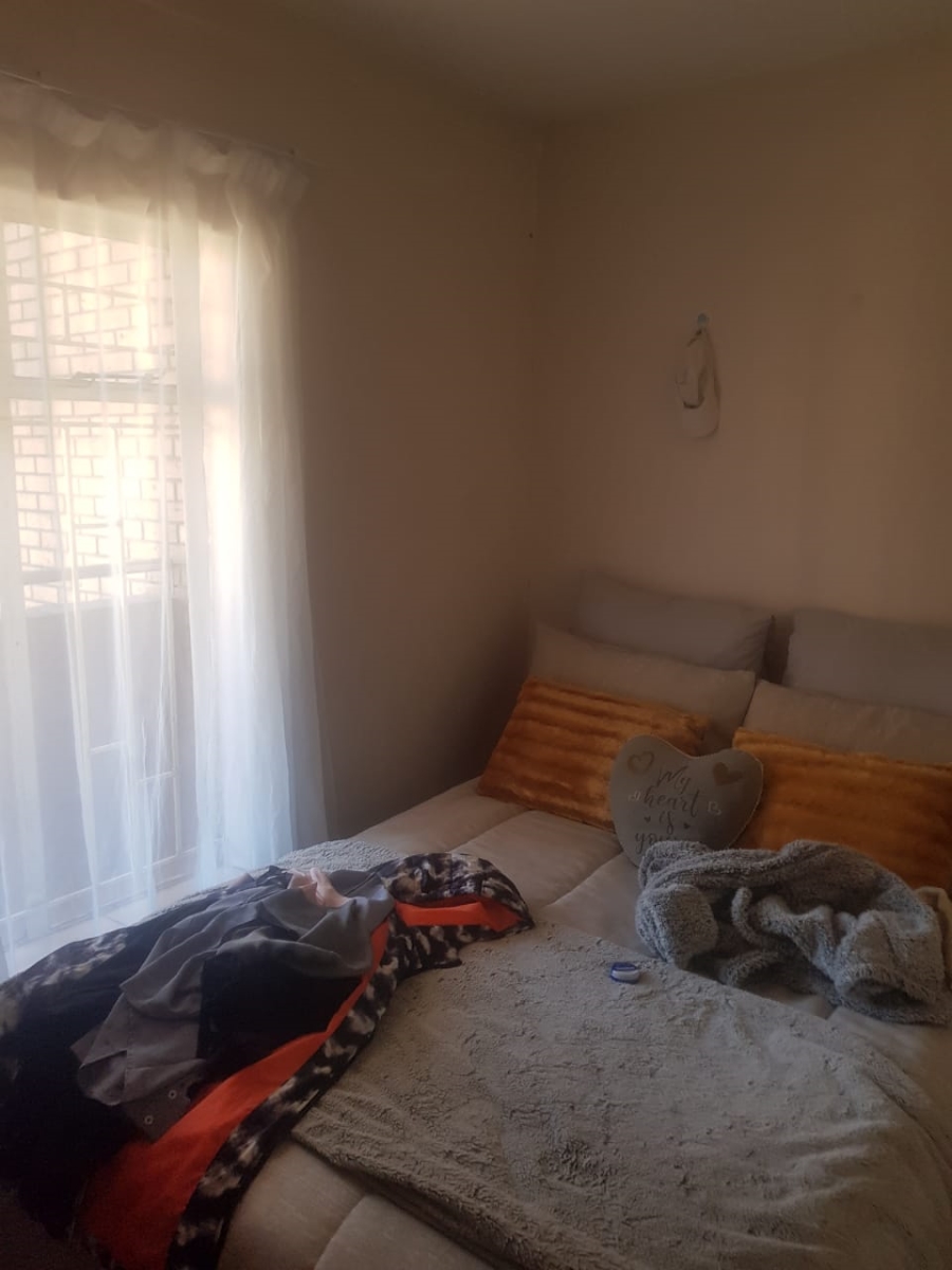 Room for rent in Die Hoewes Gauteng. Listed by PropertyCentral