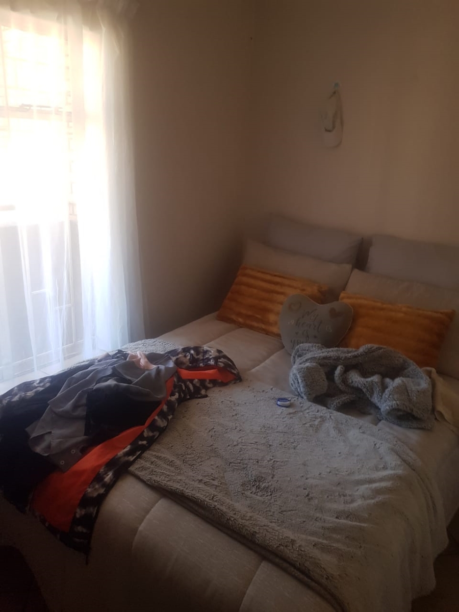 Room for rent in Die Hoewes Gauteng. Listed by PropertyCentral