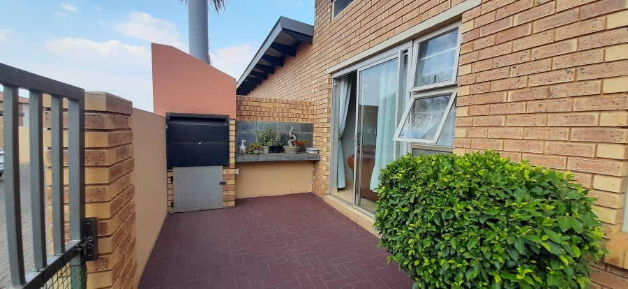 3 Bedroom Property for Sale in Glen Marais Gauteng