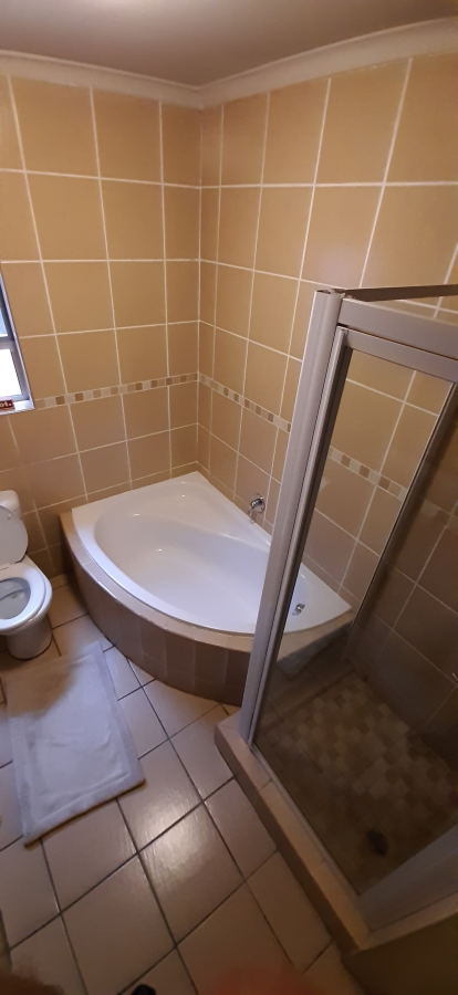 3 Bedroom Property for Sale in Glen Marais Gauteng