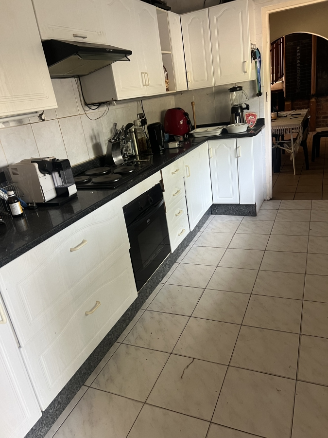 To Let  Bedroom Property for Rent in Helderkruin Gauteng