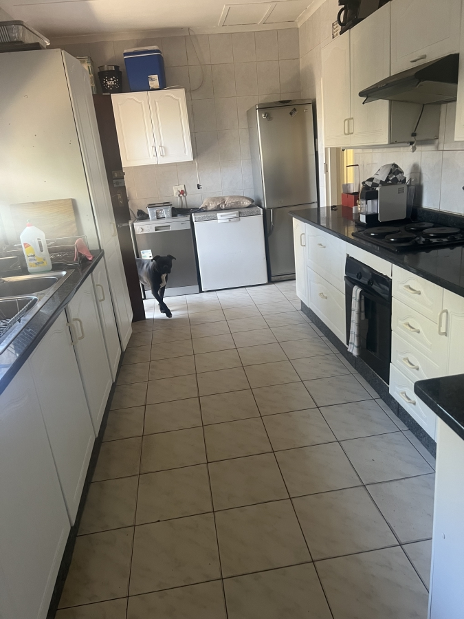 To Let  Bedroom Property for Rent in Helderkruin Gauteng