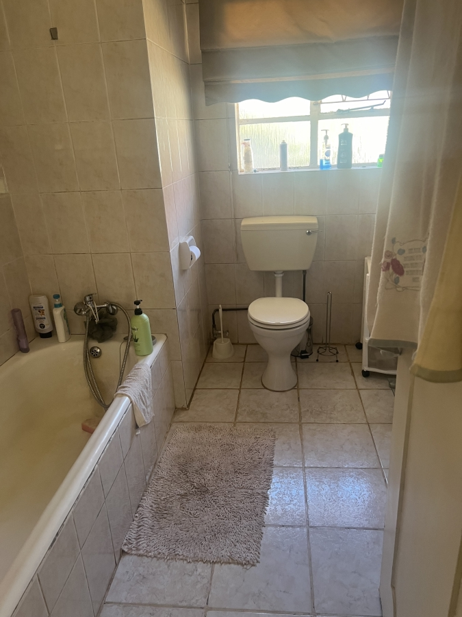 To Let  Bedroom Property for Rent in Helderkruin Gauteng