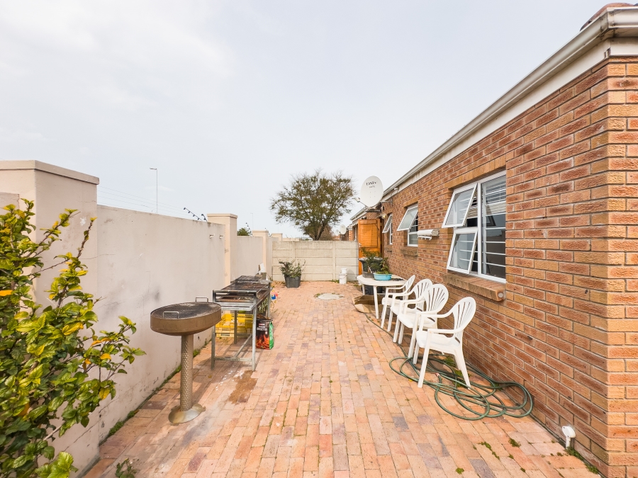 2 Bedroom Property for Sale in Sirroccos Western Cape