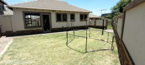 To Let 2 Bedroom Property for Rent in Kosmosdal Gauteng