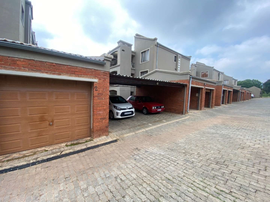 To Let 2 Bedroom Property for Rent in Little Falls Gauteng