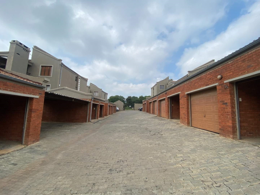 To Let 2 Bedroom Property for Rent in Little Falls Gauteng