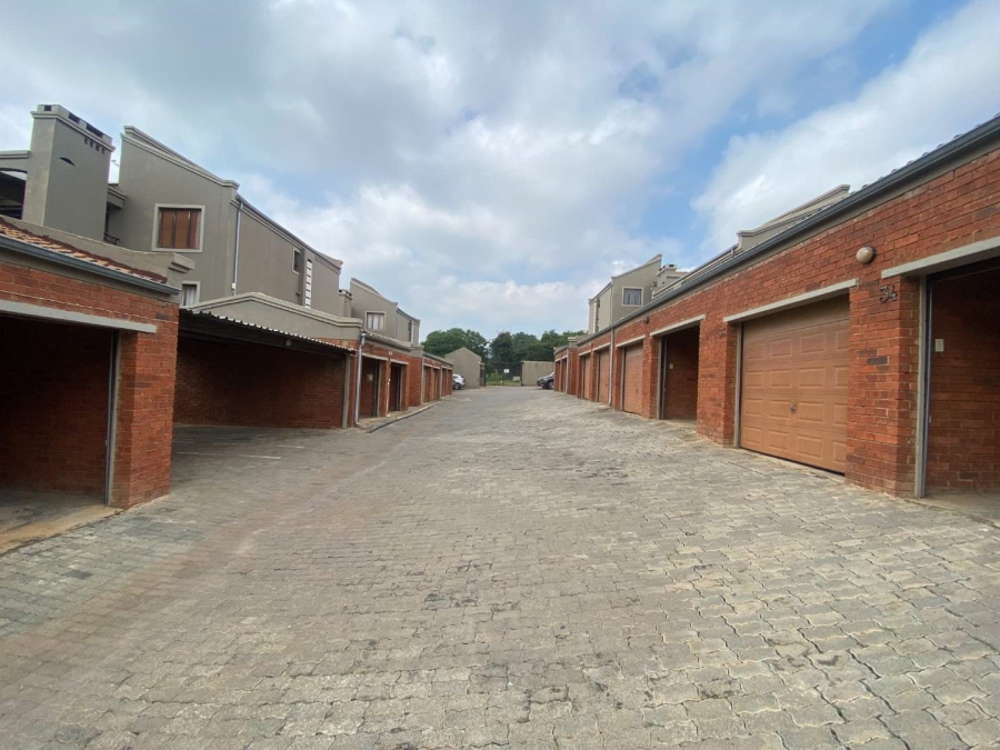To Let 2 Bedroom Property for Rent in Little Falls Gauteng
