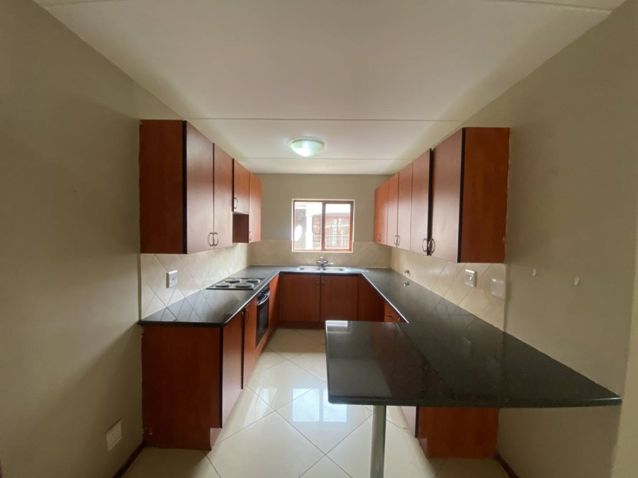 To Let 2 Bedroom Property for Rent in Little Falls Gauteng