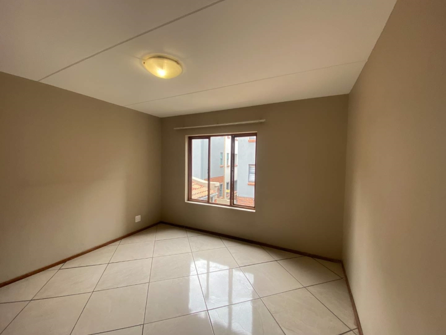 To Let 2 Bedroom Property for Rent in Little Falls Gauteng