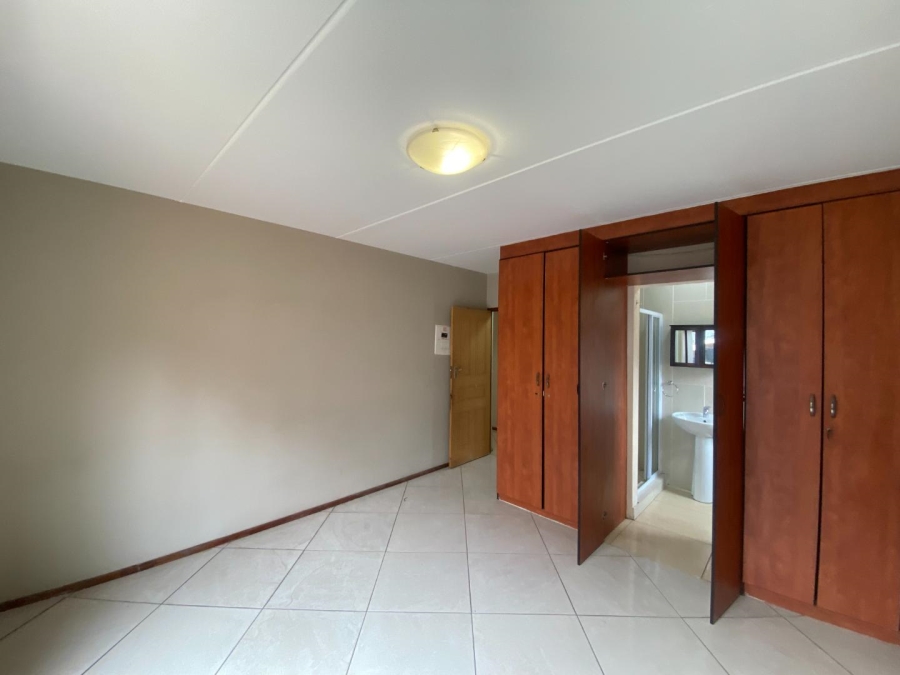 To Let 2 Bedroom Property for Rent in Little Falls Gauteng