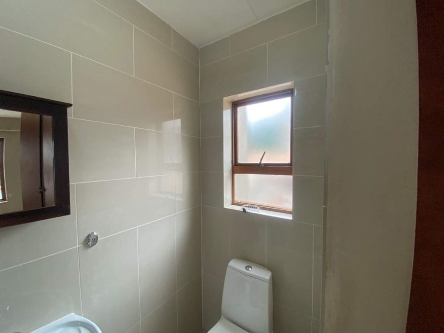 To Let 2 Bedroom Property for Rent in Little Falls Gauteng