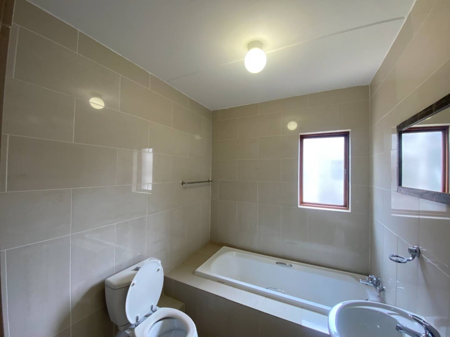 To Let 2 Bedroom Property for Rent in Little Falls Gauteng