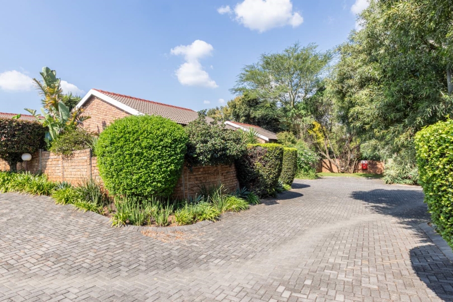 2 Bedroom Property for Sale in Wilgeheuwel Gauteng