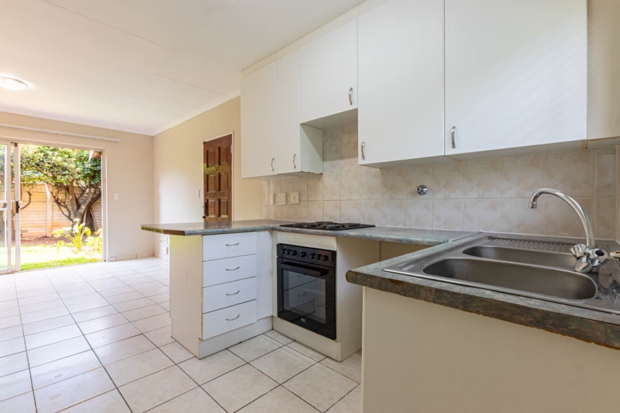 2 Bedroom Property for Sale in Wilgeheuwel Gauteng