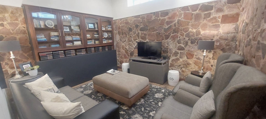 To Let 2 Bedroom Property for Rent in Waterkloof Ridge Gauteng
