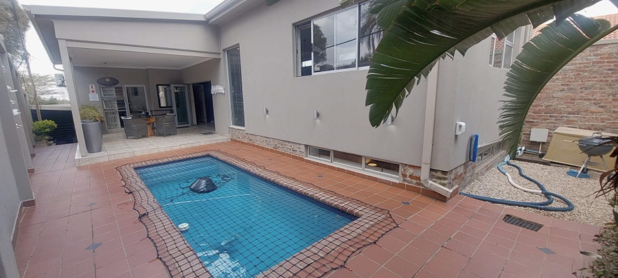 To Let 2 Bedroom Property for Rent in Waterkloof Ridge Gauteng