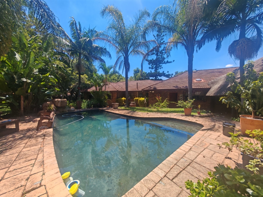 7 Bedroom Property for Sale in Florauna Gauteng