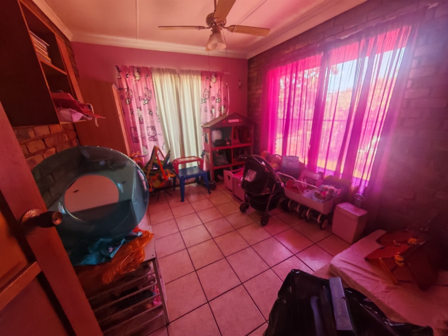 7 Bedroom Property for Sale in Florauna Gauteng