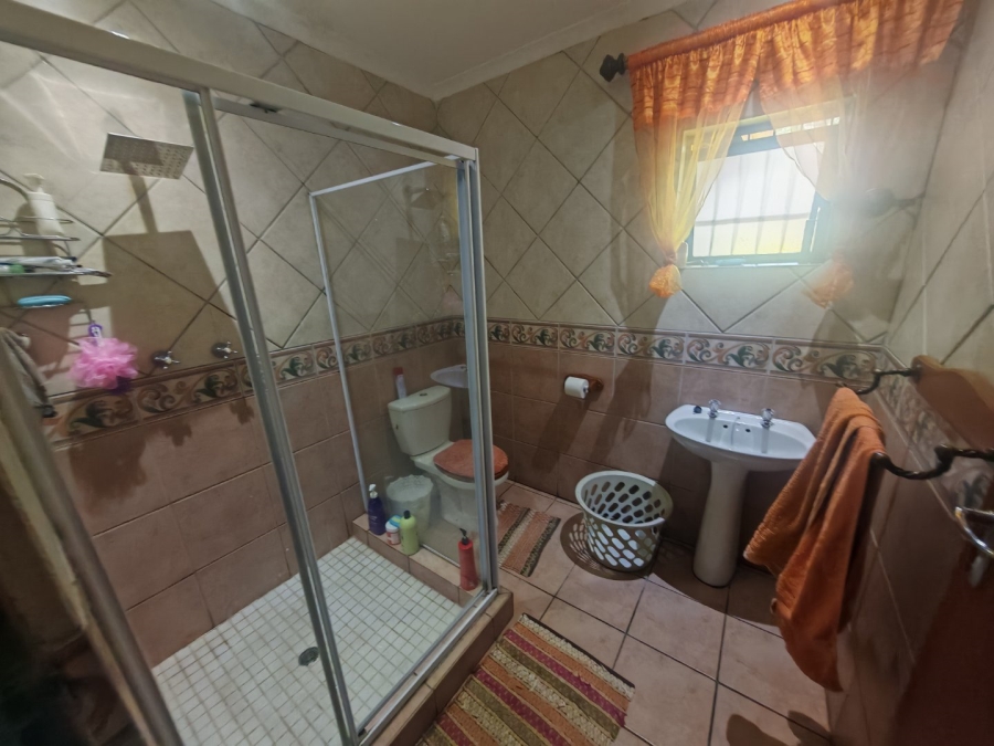 7 Bedroom Property for Sale in Florauna Gauteng
