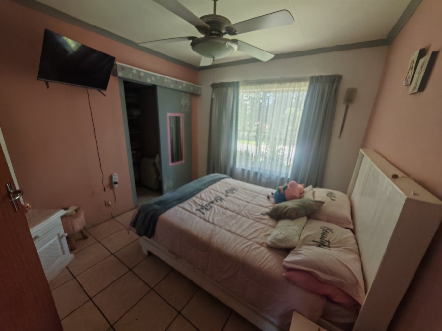 7 Bedroom Property for Sale in Florauna Gauteng