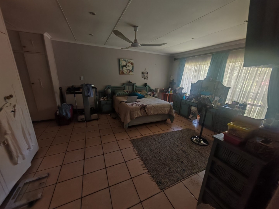 7 Bedroom Property for Sale in Florauna Gauteng