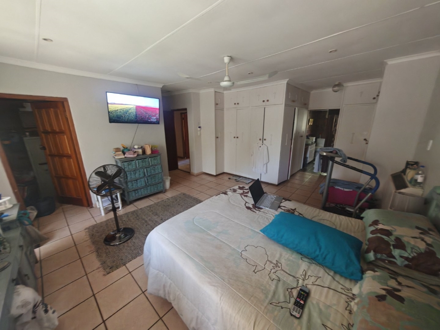 7 Bedroom Property for Sale in Florauna Gauteng